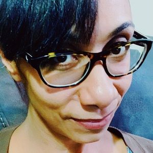 Meet your Posher, Elizabeth